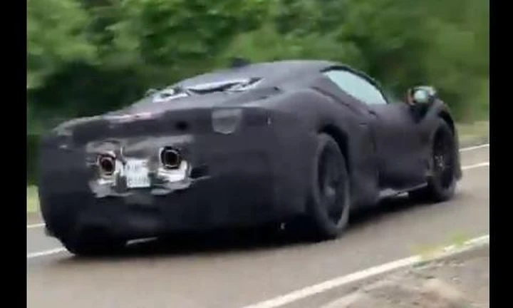 Ferrari ibrida: la nuova supercar di Maranello su strada [Video]