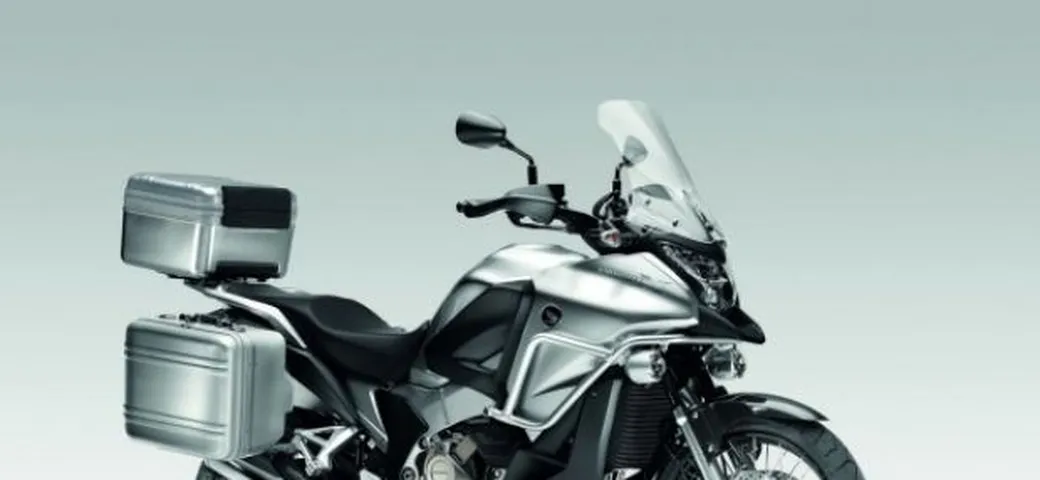Honda: prime foto spia per la Crosstourer
