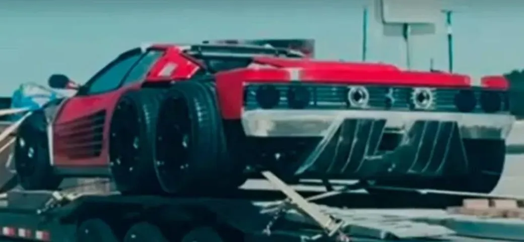 Ferrari Testarossa a 6 ruote: una trasformazione blasfema | Video
