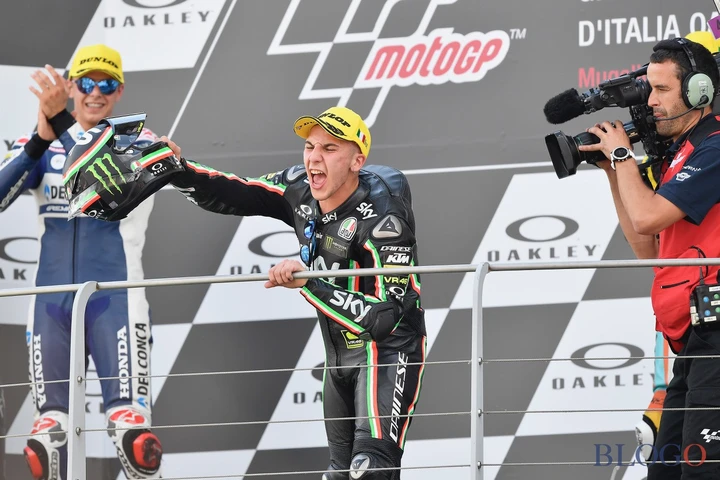 Moto3, doppietta tricolore: la “prima” di Migno (Ktm). 20 piloti in fila indiana. Regolamenti troppo restrittivi?