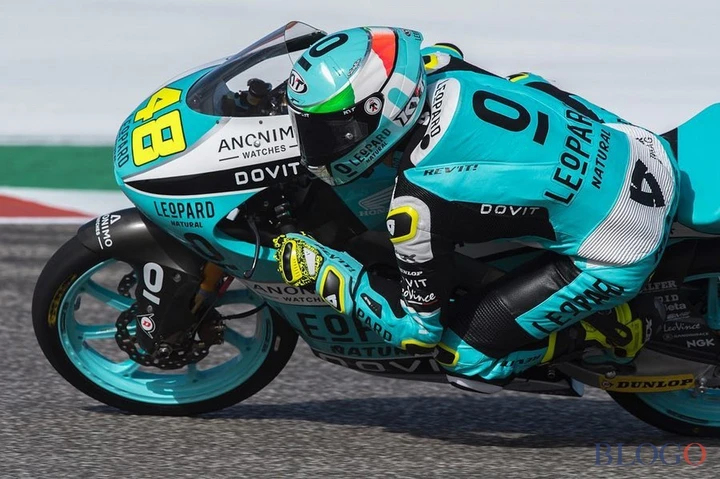 Moto3, “lacrimina” di papà Simoncelli: pole di Antonelli e Suzuki 3°