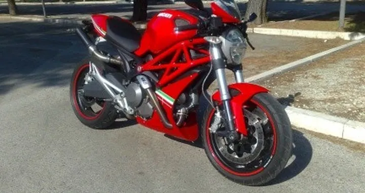 Foto del giorno: Ducati Monster 696 by stefano