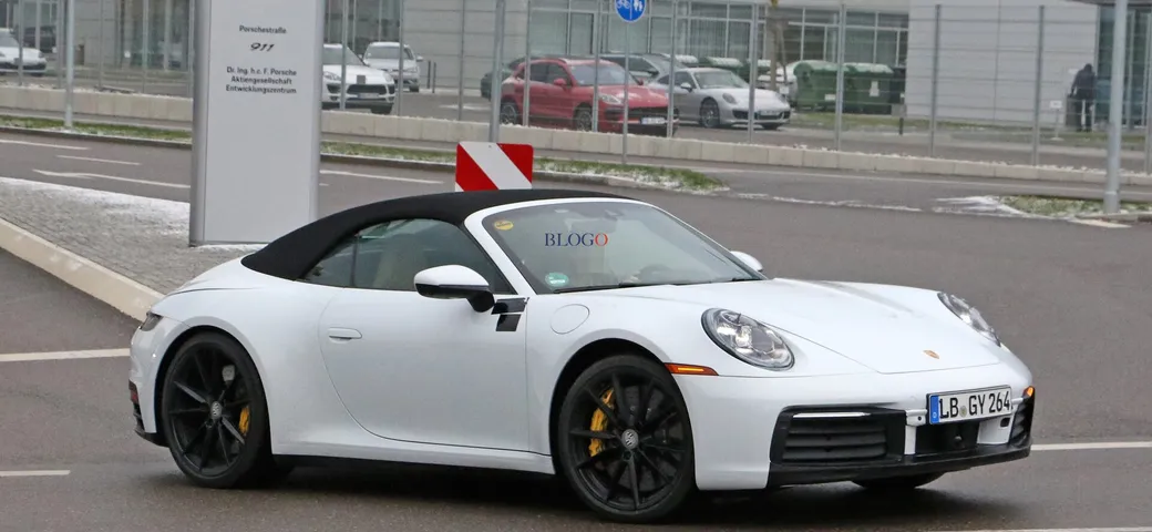 Porsche 911 cabrio: foto spia sua strada