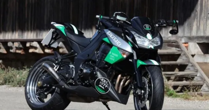 Special: Warm Up Kawasaki Z1000 Edition EST. 1977