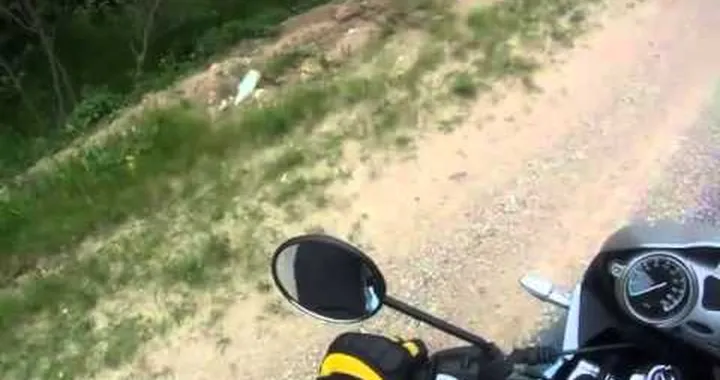 Suzuki GSXR wheelie and busted by police on a horse in Central London