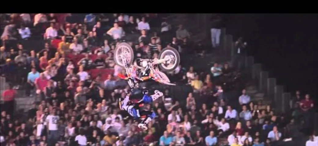 Red Bull X-Fighters 2012: Sherwood vince a Dubai
