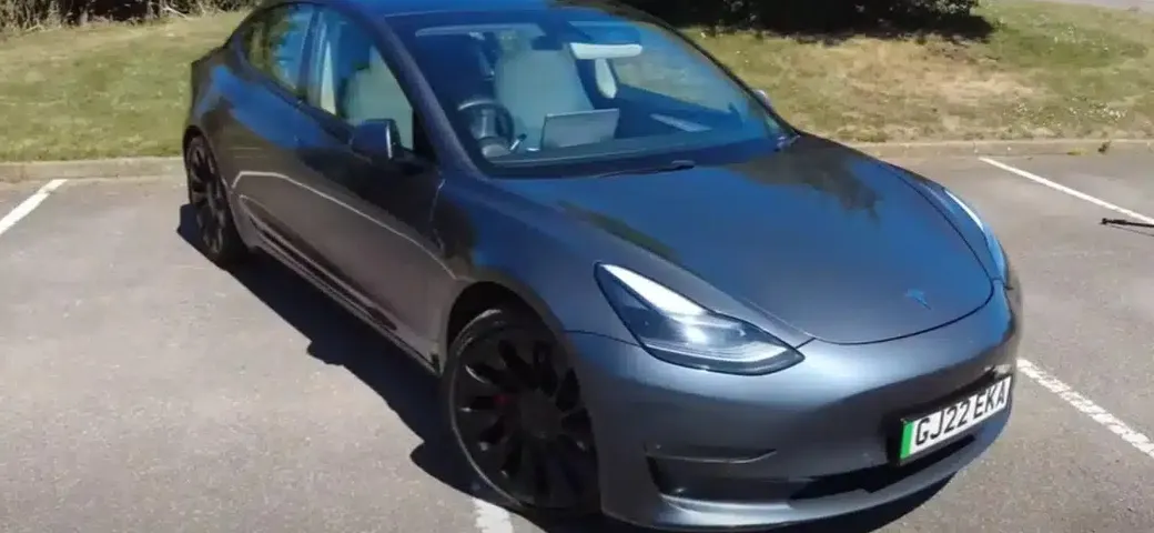 Tesla Model 3 Performance con 360.000 km: i costi di manutenzione