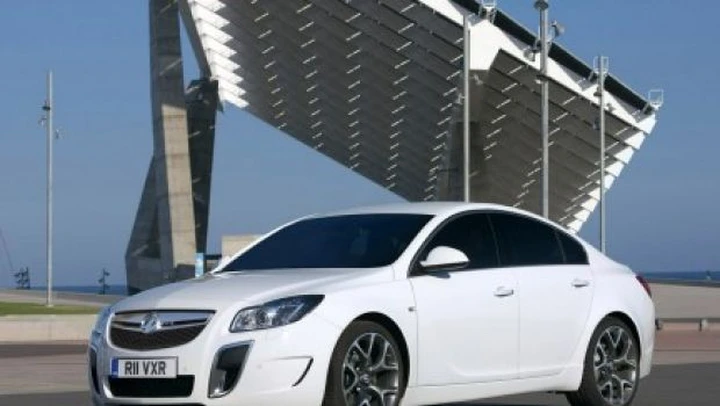 Opel Insignia OPC: immagini ufficiali