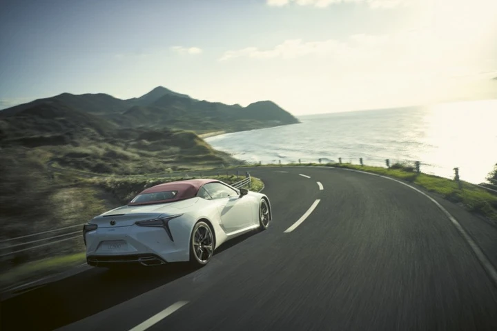 Lexus LC Hokkaido Edition, versione speciale nata tra i vulcani