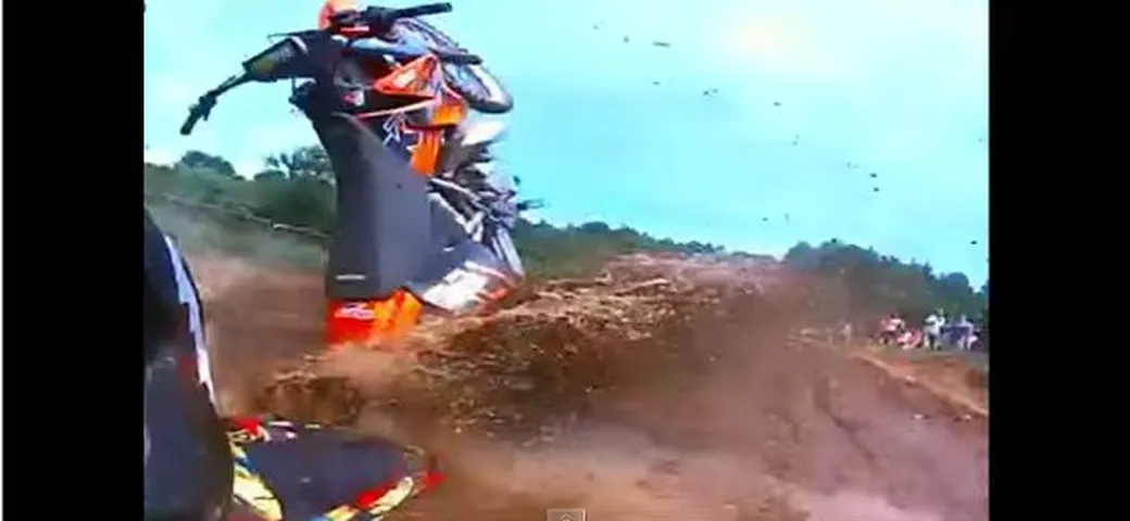 Incidenti spettacolari con le moto da cross [Video]