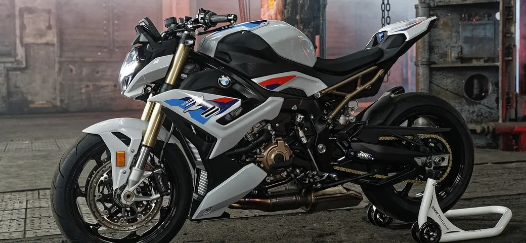 BMW S 1000 R 2021, la nuova roadster è ancora più affilata