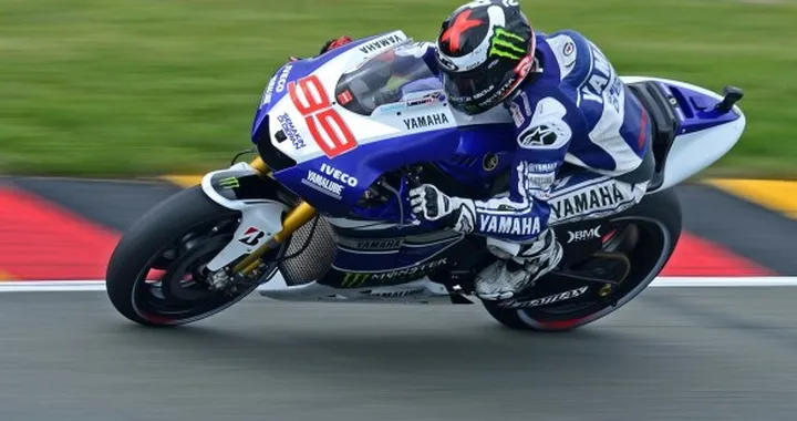 Jorge Lorenzo subito davanti nelle FP1 del Sachsenring braccato da Pedrosa e Rossi