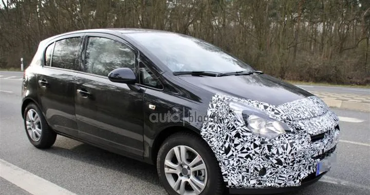 Opel Corsa: foto spia del restyling