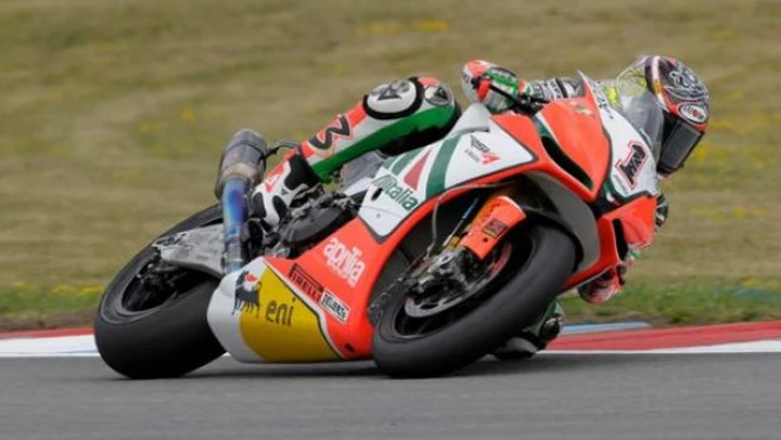 WSBK: Gara2 fotocopia a Brno, ma questa volta a vincere è Max Biaggi. Melandri subito dietro e Checa terzo.