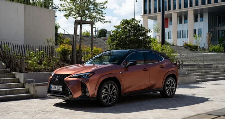 Lexus UX 300h: potenza e tecnologia nel nuovo modello ibrido