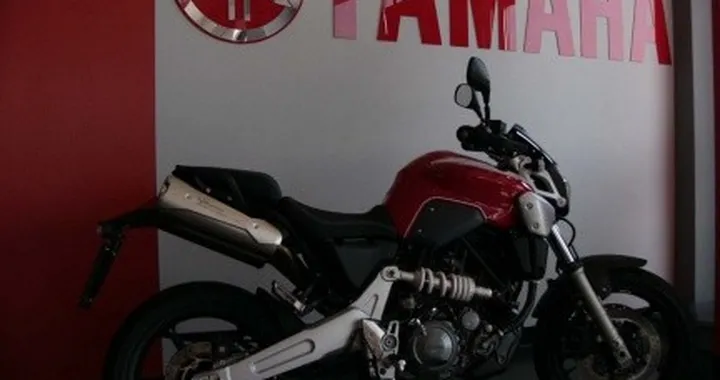 Tester Motoblog e Yamaha: prova della MT-03 di Andrea Zoppini