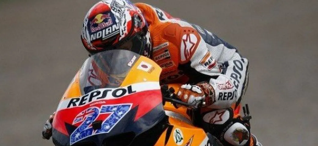 MotoGP: Casey Stoner fa il vuoto nelle qualifiche. Pedrosa e Spies in prima fila. Rossi sempre sesto
