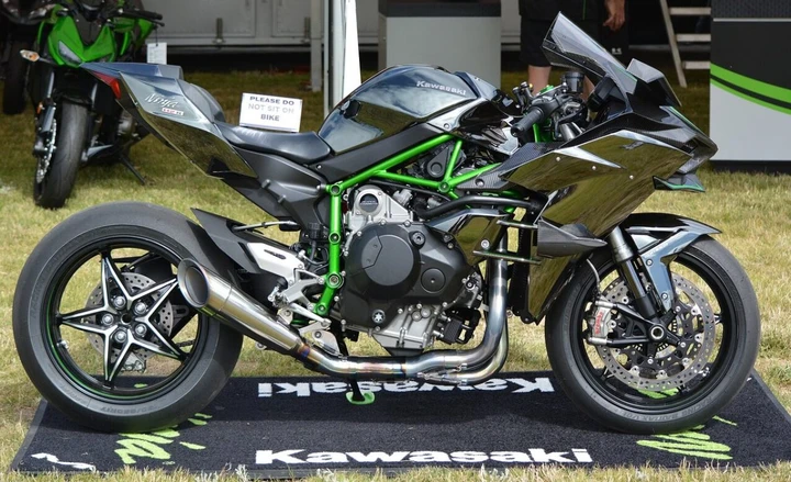 Kawasaki Ninja H2R: 326 CV, costa 58.000 euro ma non va su strada