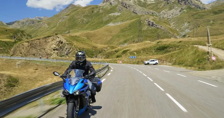 Suzuki, la GSX-S1000GT Experience conquista le Alpi