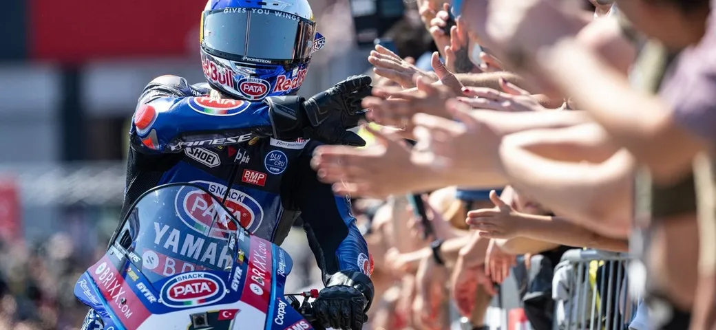 SBK Donington: Razgatlioglu su Rea in Gara-1, Bautista KO!