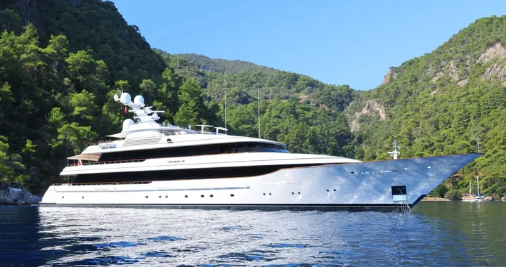 Il mega yacht da 92 metri è arrivato all'Elba: è del patron di Zara