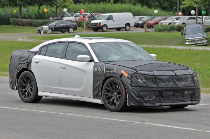 Foto spia Dodge Charger SRT Hellcat