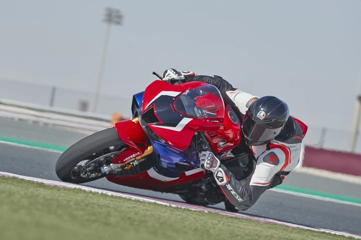 Honda CBR1000RR-R Fireblade 2020: la prova sul circuito di Losail (VIDEO)