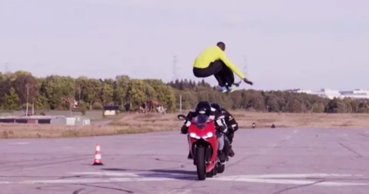 Epic jump over two motorcycles (Original) 110 km/h