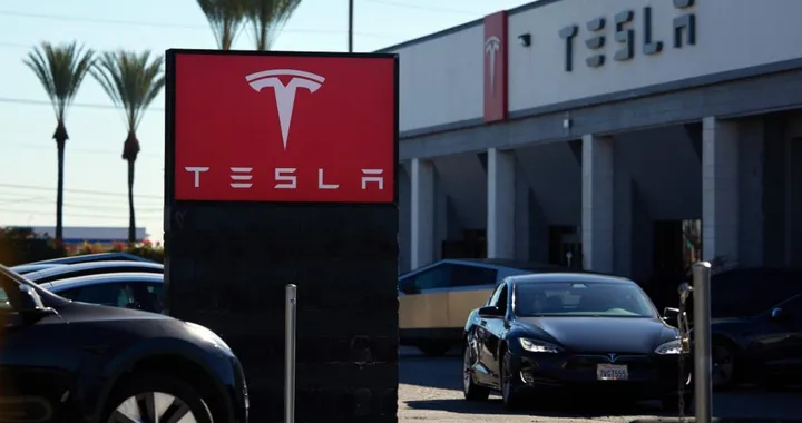 Tesla e il problema della 'frenata fantasma': azione legale in Australia