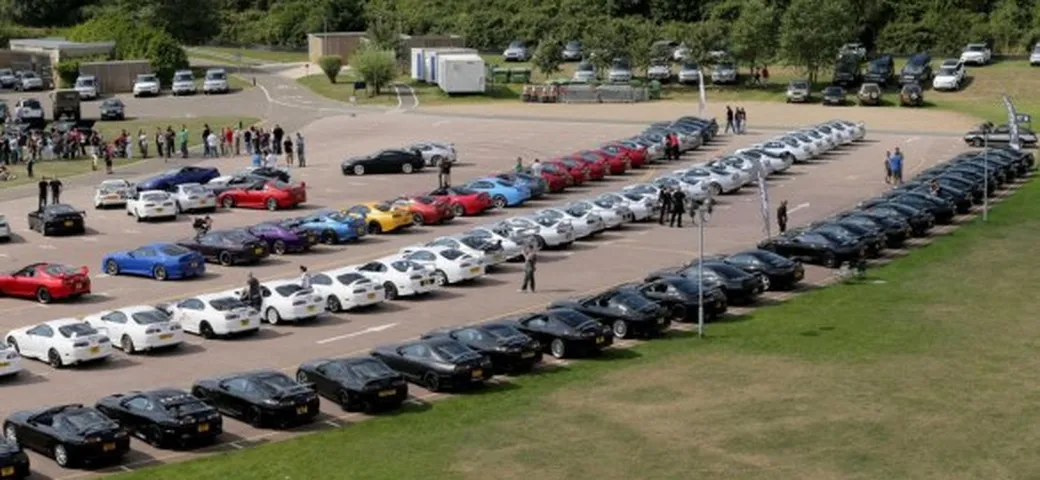 Vent'anni di Toyota Supra mkIV. Le immagini dal raduno