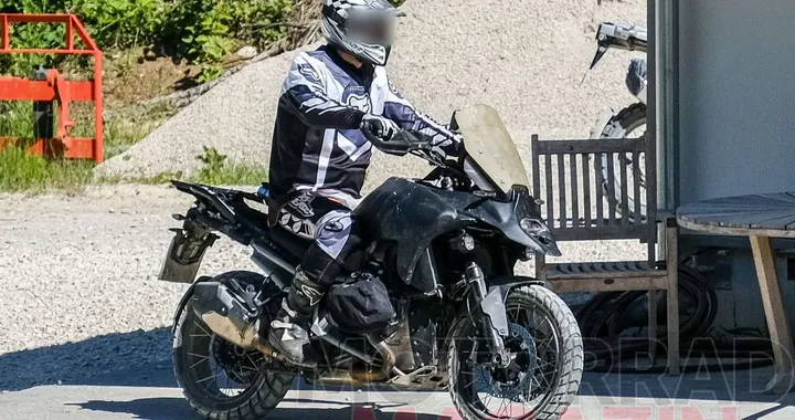 BMW R 1300 GS: ecco le prime foto spia