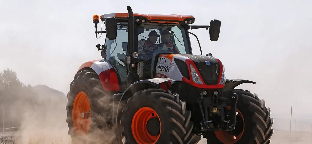 Marquez e Pedrosa alla guida dei TractorGP [Video]