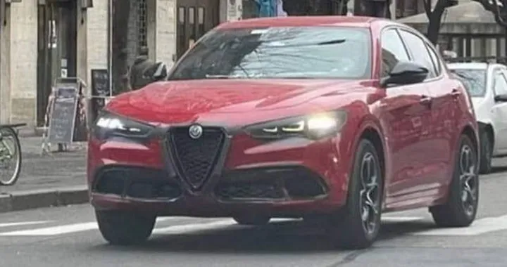 Alfa Romeo Stelvio restyling 2022: spiata durante i test
