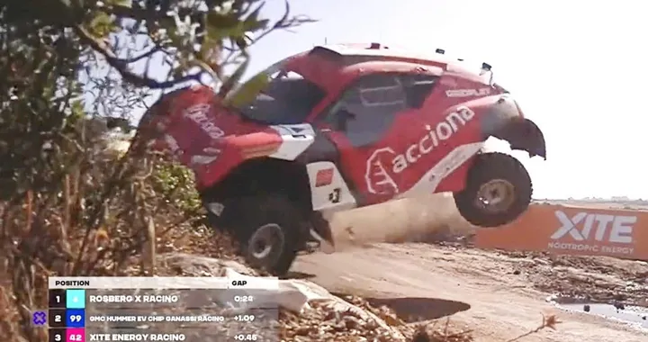 Carlos Sainz speronato: pauroso incidente in Extreme-E