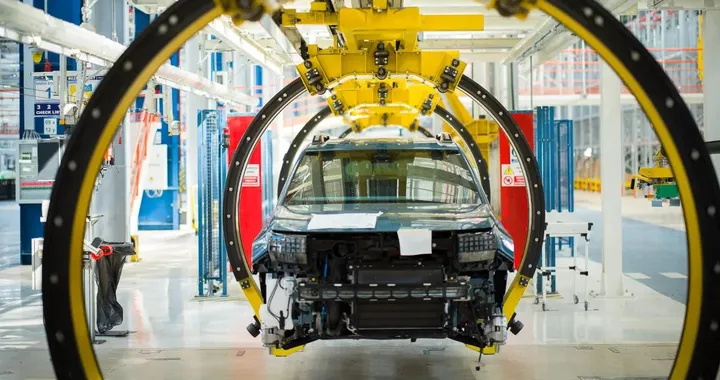 Mercato auto europeo in calo: Italia maglia nera, BEV rallentano