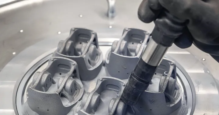 Porsche è la prima Casa a produrre pistoni in 3D