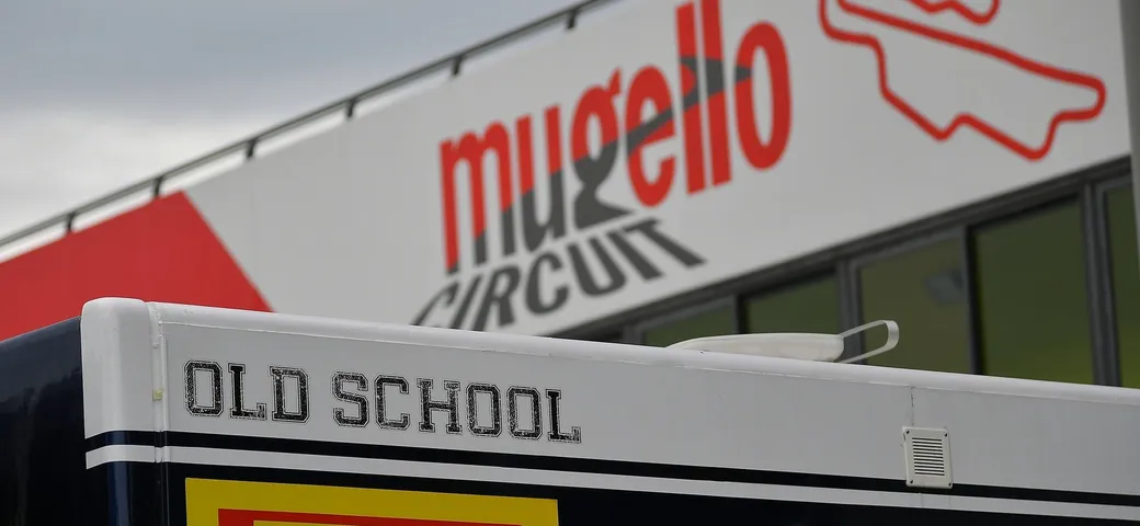 Old School Racing powered by Pirelli & Yamaha