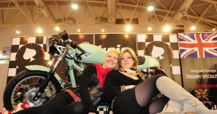 Motodays 2012: aspiranti sexy bikers. Gli scatti dal salone di Roma