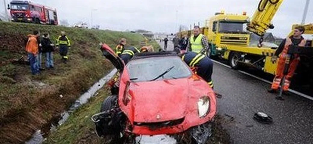 Ferrari 430 Spider distrutta in un incidente