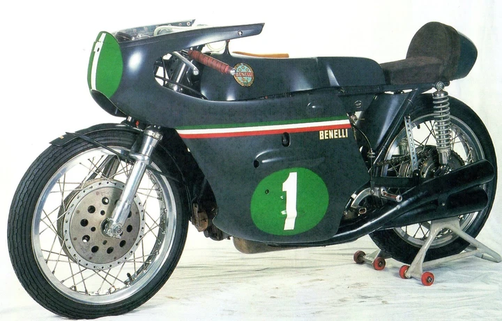 Quel Natale ’64 con la Benelli 250 “4” di Tarquinio Provini sotto … l’albero