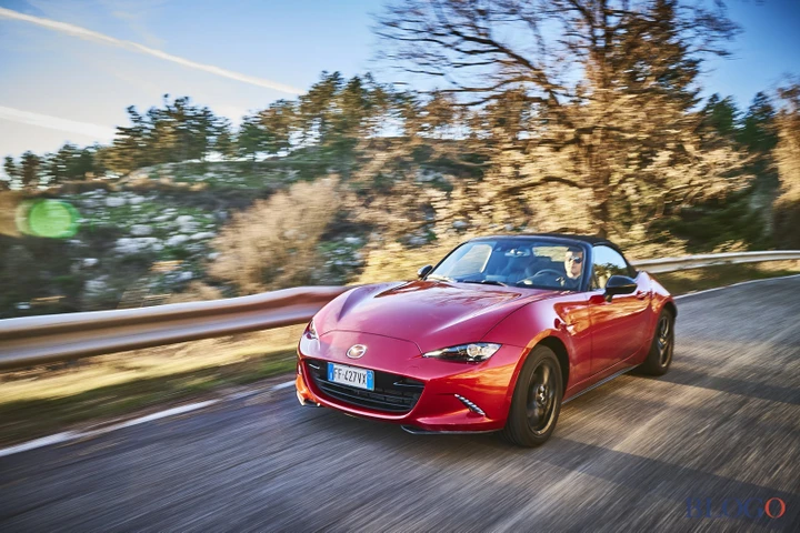 Mazda MX-5: i-Eloop ora disponibile anche sul benzina 1.5 da 132 cv