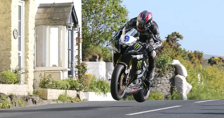 TT 2015: Ian Hutchison doppietta in Supersport e vittoria in Superstock [FOTO]