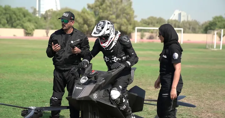 Hoverbike S3 2019 Dubai Police flying lesson