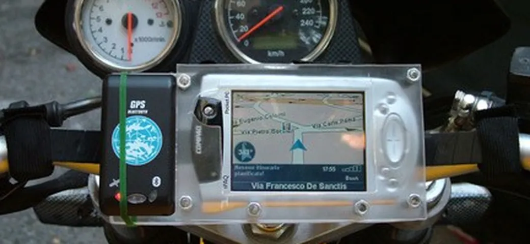 Porta navigatore artigianale per moto