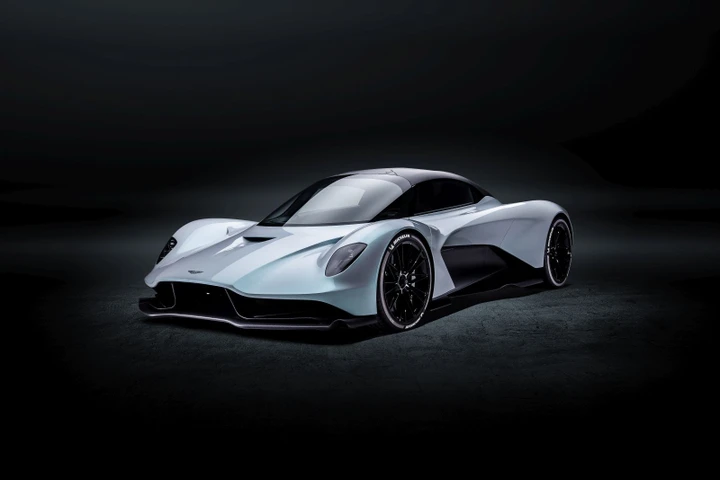 Aston Martin Valhalla: la versione di serie in sinergia con Mercedes-AMG
