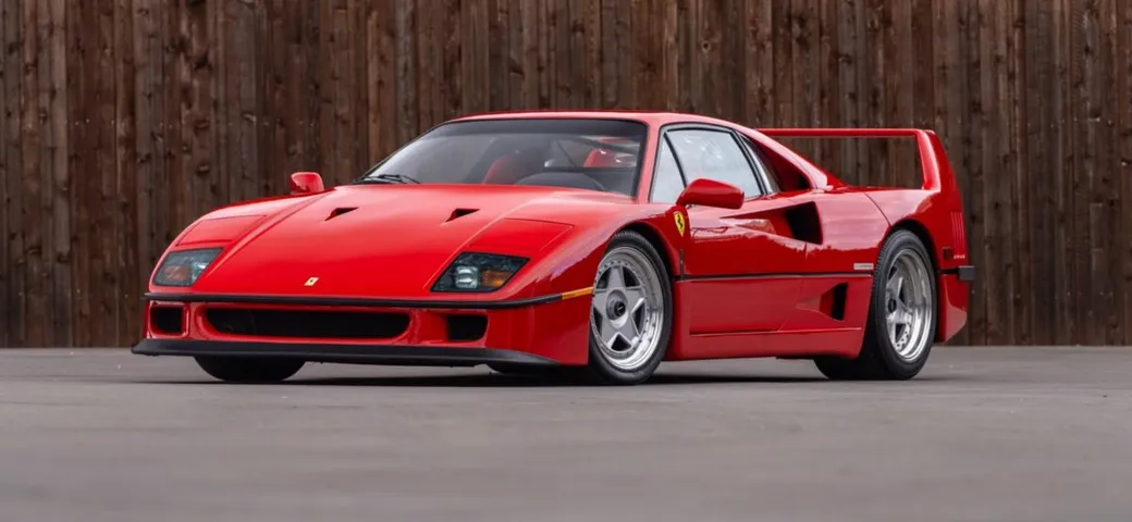 Ferrari F40: venduta all'asta per 3,1 milioni in 64 secondi
