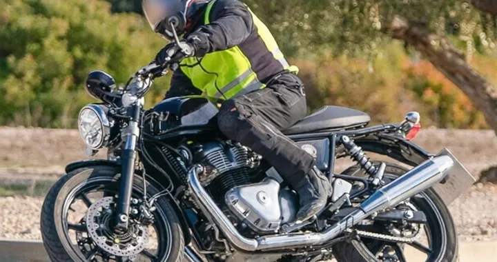 Royal Enfield Continental GT 750, classica con spirito moderno