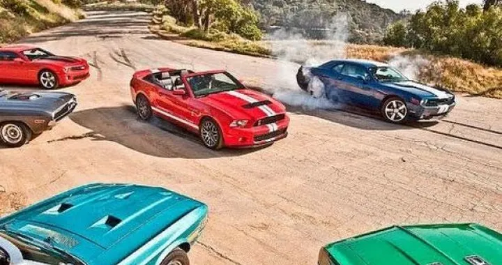 Video: sfida tra muscle car americane