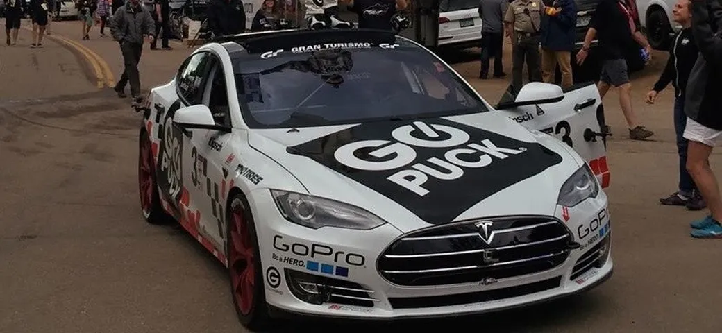 La Tesla Model S è l'elettrica più veloce di sempre alla Pikes Peak