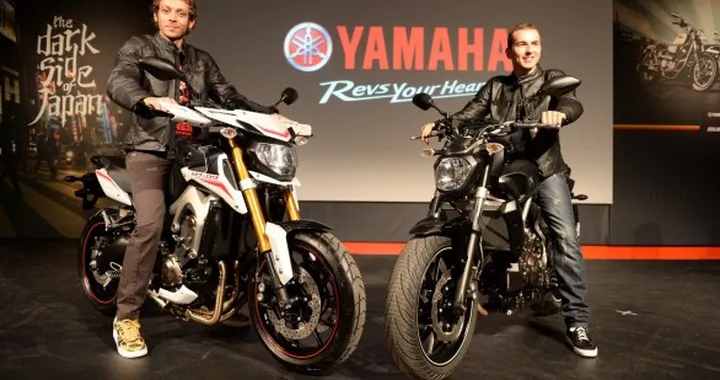 EICMA 2013: Rossi e Lorenzo lanciano le novità Yamaha